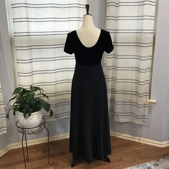 Southeastern Performance Harmonique Women Size Med Black Empire Dress Velvet - Picture 10 of 12